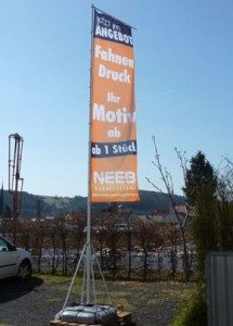 Werbefahne mit Digitaldruck auf Fahnenstoff passen für den Event-Teleskopmast aus unserem Angebot.